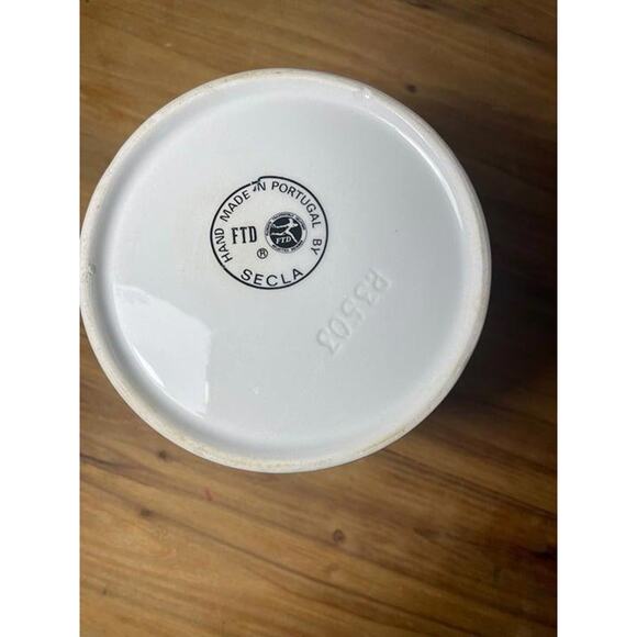 Vintage 1979 FTD Hand Painted Floral Canister Made in Portugal - Picture 6 of 6